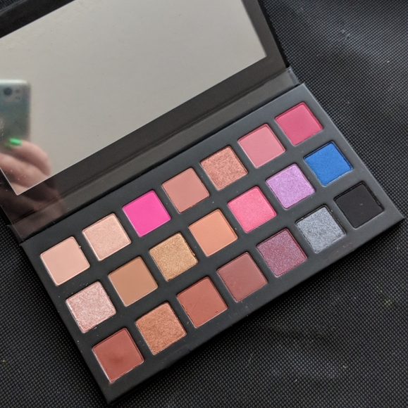 *** SOLD!!! *** Kylie Jenner Sipping Pretty Palette - Picture 2 of 5